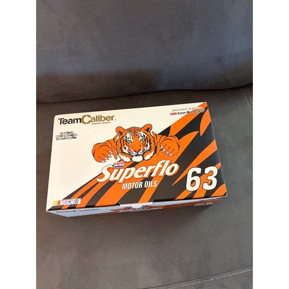 1:24 Team Caliber Owners 2000 Chevrolet #63 Superflo/Exxon  Mark Green-NIB